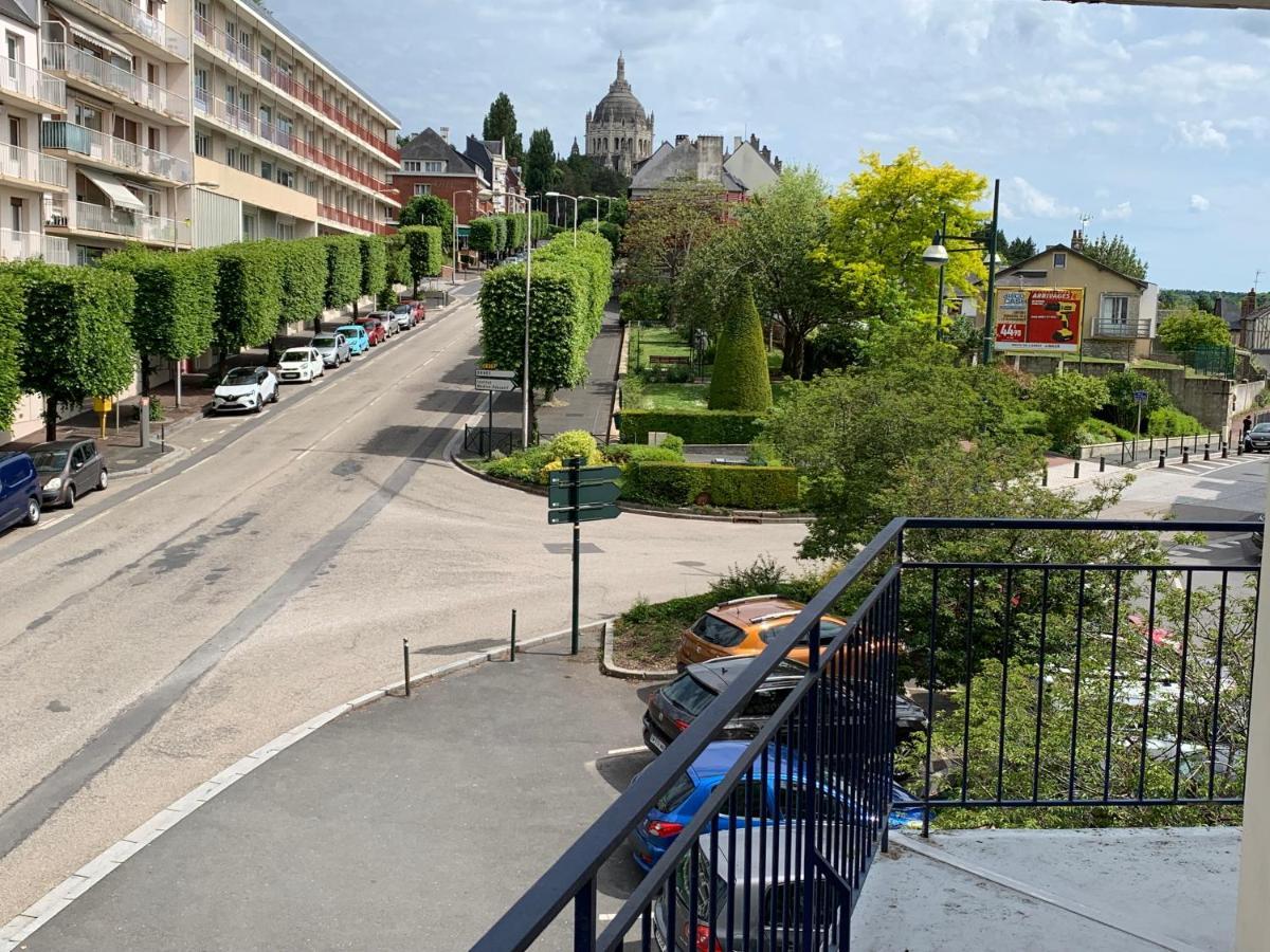 Appartement Au cœur de Lisieux 83 m2 et vue sur la Basilique Extérieur photo