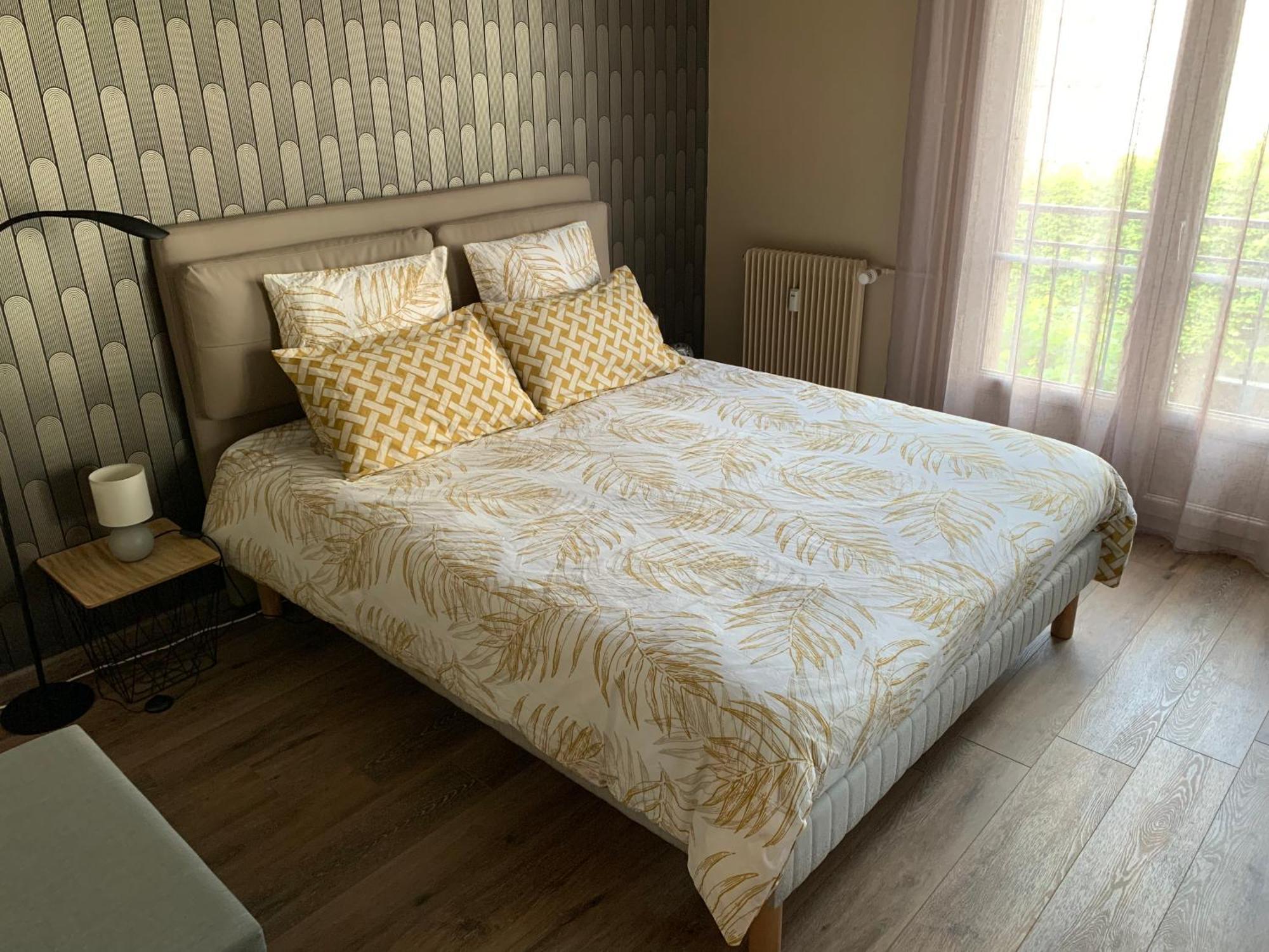Appartement Au cœur de Lisieux 83 m2 et vue sur la Basilique Extérieur photo